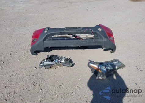 2015 Toyota Rav4 Le z USA, uszkodzony, nr VIN JTMZFREV7FJ049326